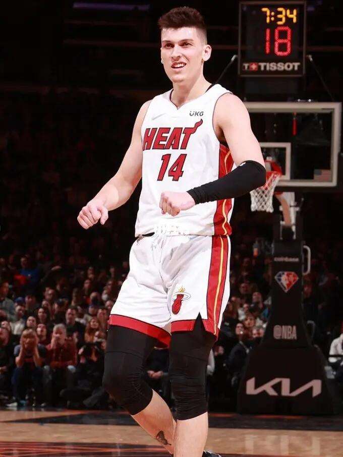 黄奕嘉的成 黄奕嘉的成