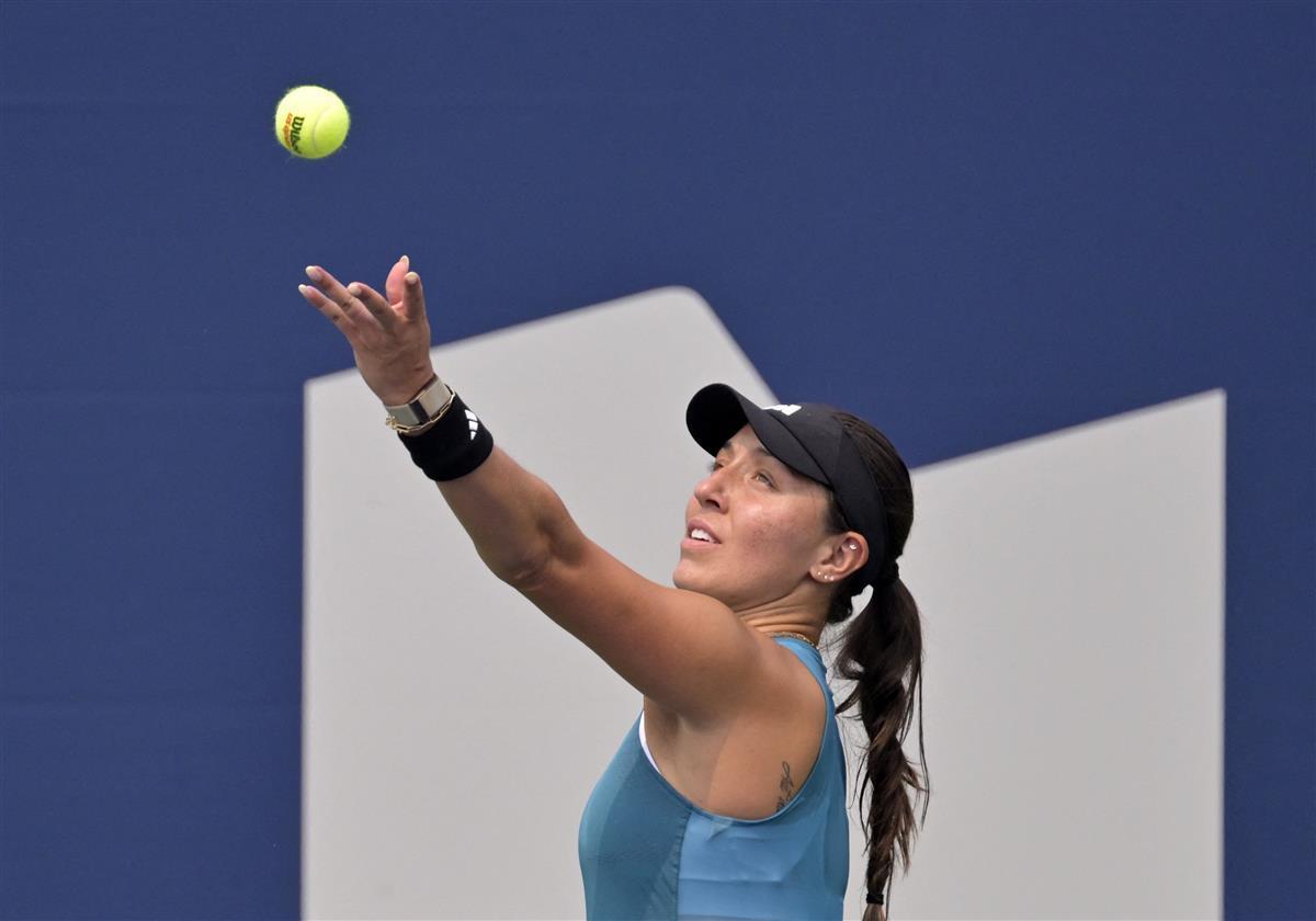 边后卫内收 边后卫内收